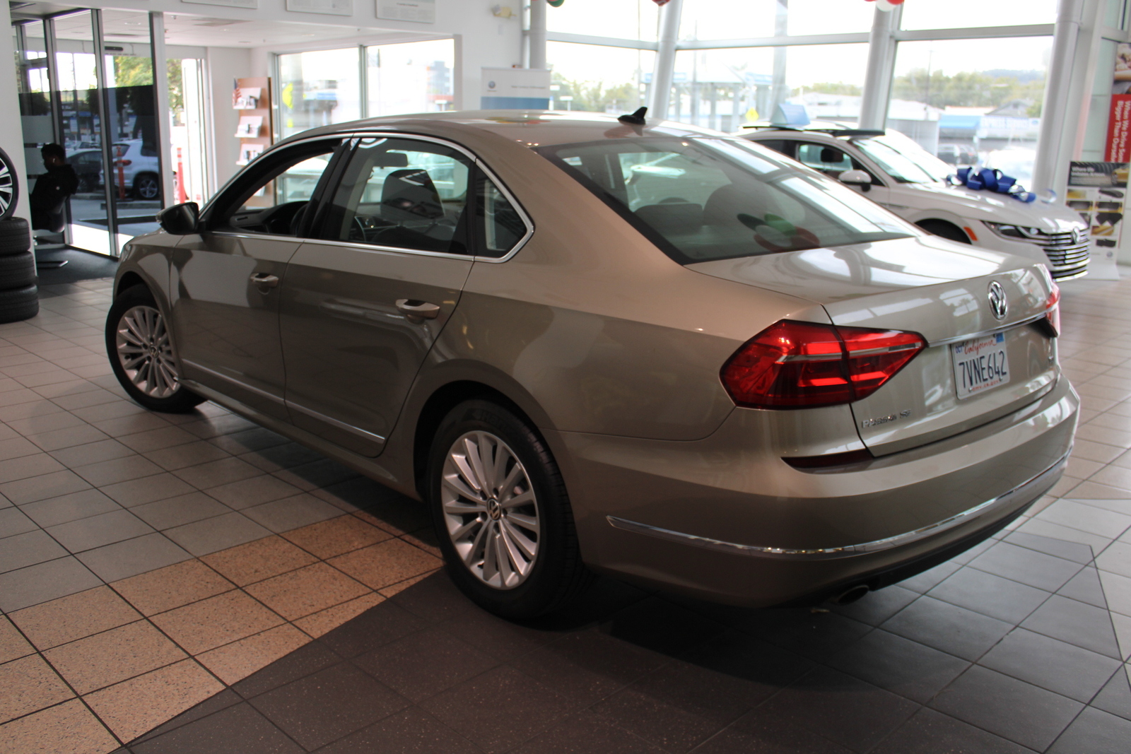 Certified Pre-Owned 2016 Volkswagen Passat 1.8T SE 4D Sedan In Glendale ...