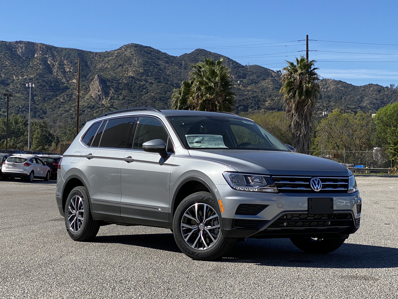 New 2020 Volkswagen Tiguan 2 0T SE 4D Sport Utility in Glendale 203887 